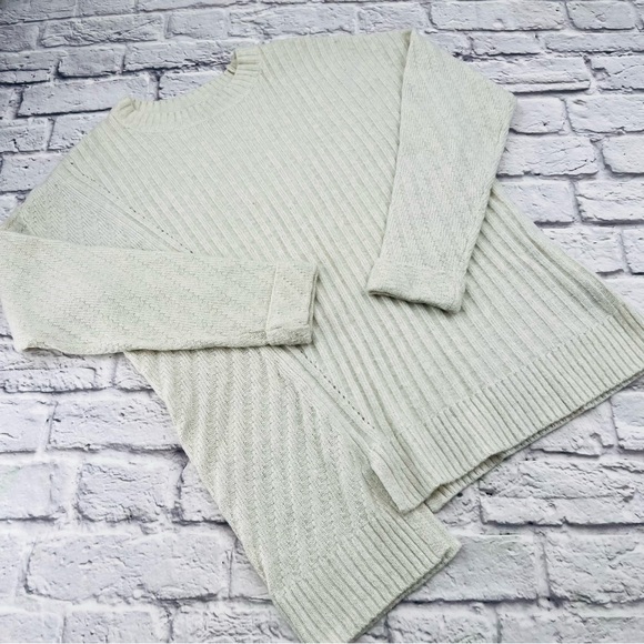 Simply Vera Vera Wang Sweaters - Simply Vera Vera Wang Light Cream Sweater Size Medium Ribbed Asymetrical Hem